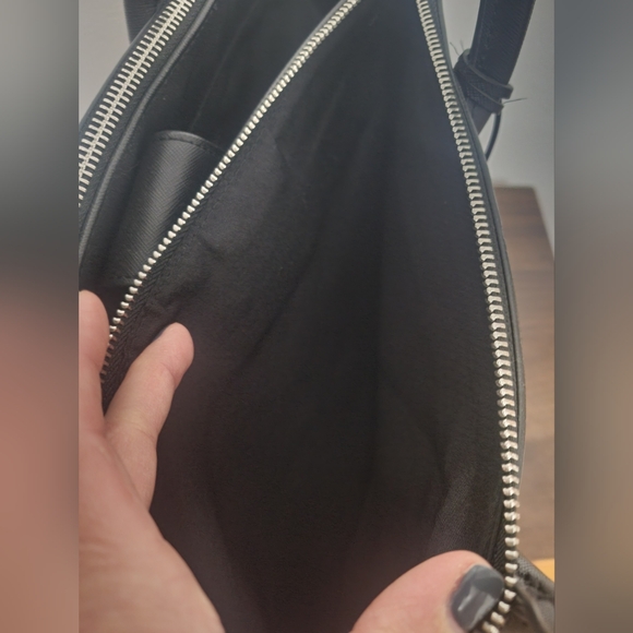 Kenneth Cole Reaction Large Black Tote Style Purse / Handbag - Picture 7 of 11